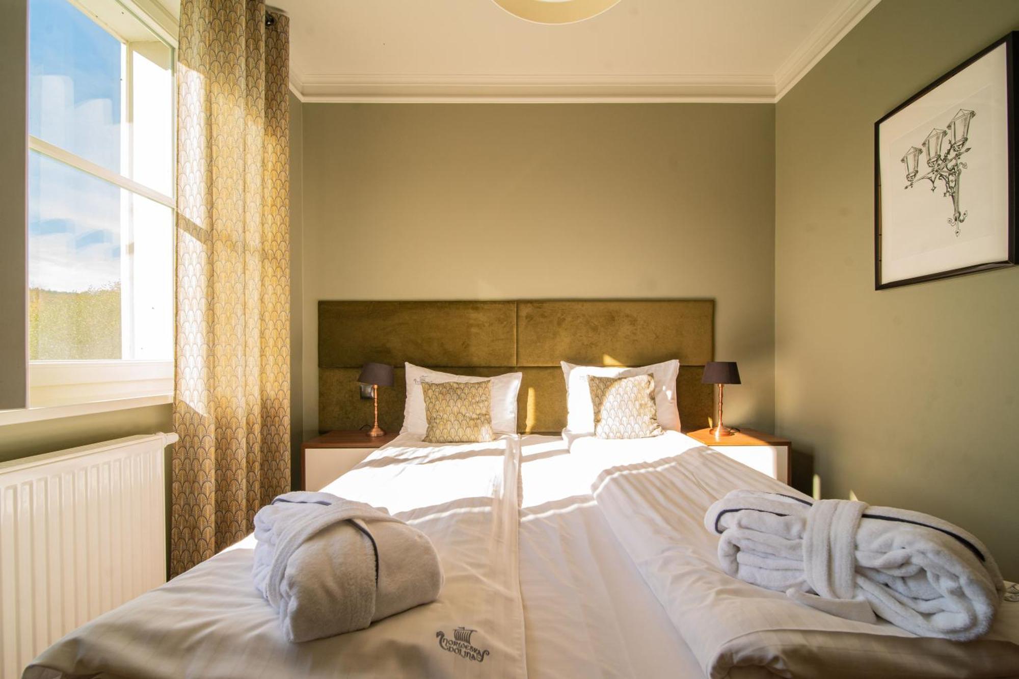Norweska Dolina Family&Pet-Friendly Resort Шклярска-Поремба Экстерьер фото A bedroom at the hotel